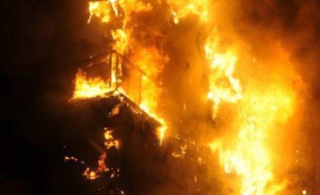 Acoperişul unei case s-a făcut scrum la Dărăbani